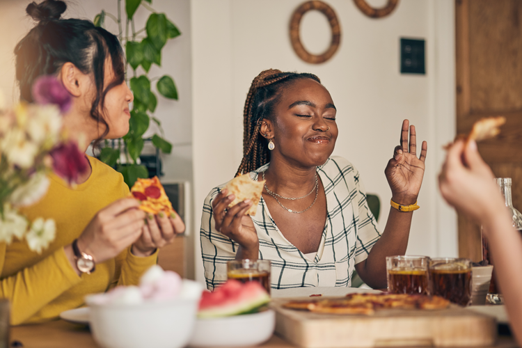 Women eating pizza